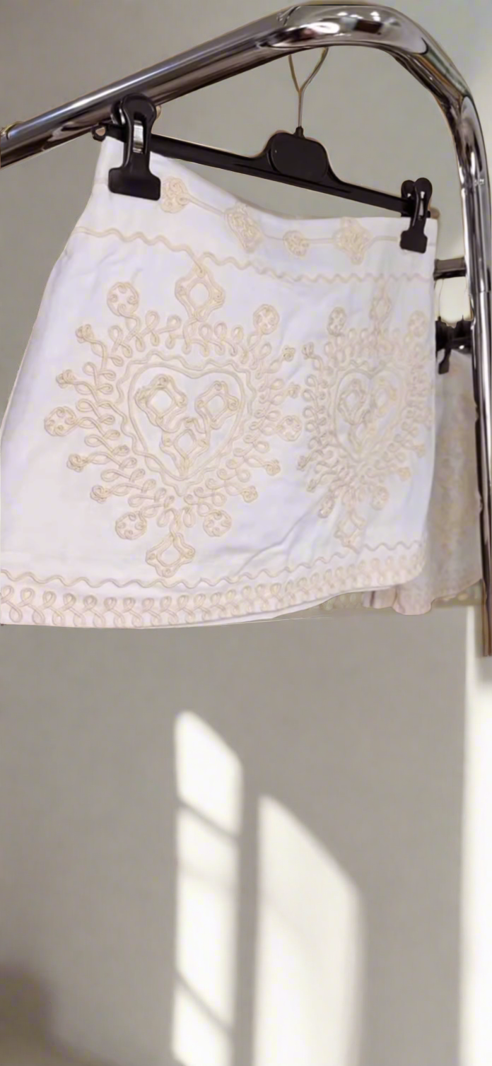 White detail skirt
